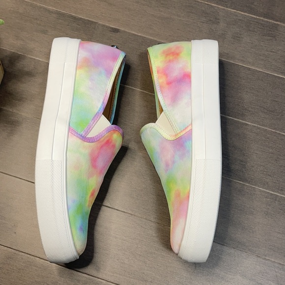 Steve Madden Toshe Tie Dye Slip On Sneaker - Picture 4 of 7